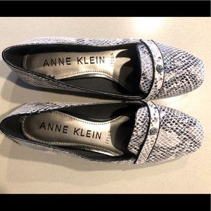 Anne Klein Snakeskin Flat Loafer Size 7